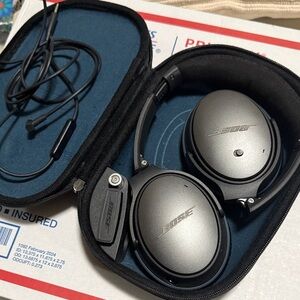 🔥🎧 Bose Black Wired Headphones & Protective Case